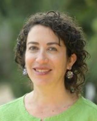 natalia_gutkowski_outside_with_trees_smiling