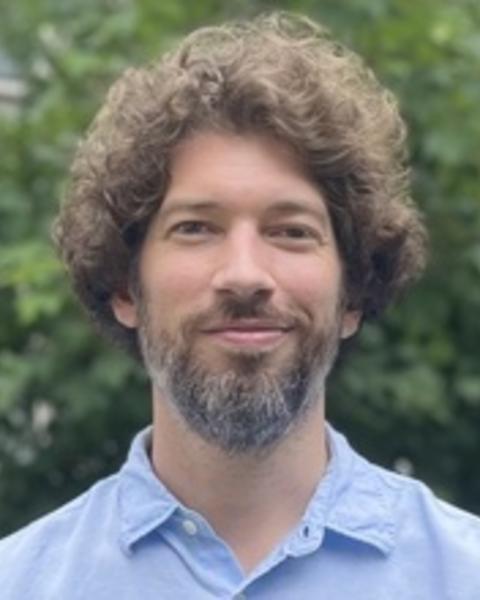 Headshot of Jonathan Mijs in front of a tree