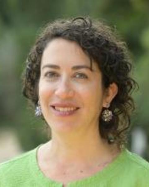 natalia_gutkowski_outside_with_trees_smiling