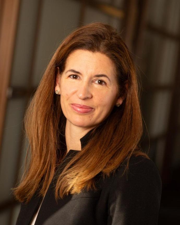 Headshot of Melani Cammett against a blurred background